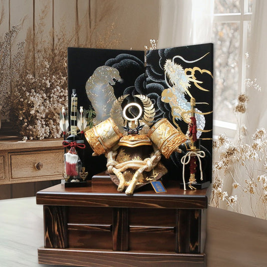 横幅46cm|12号 武将 徳川家康 収納兜 白金| 五月人形 兜 兜飾り モダン|コンパクト おしゃれ 兜鎧飾り 端午の節句飾り こどもの日 5月人形 人気 かわいい - ひなせい 五月人形