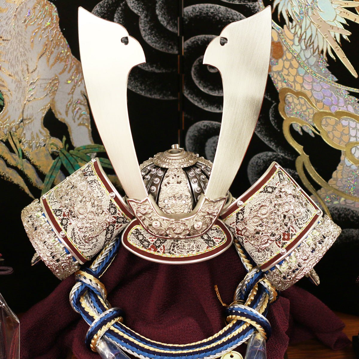 横幅46cm|13号純プラチナ箔押兜|ちっちゃい 五月人形 兜 兜飾り モダン|コンパクト おしゃれ 兜鎧飾り 端午の節句飾り こどもの日 5月人形 人気 かわいい - ひなせい 五月人形