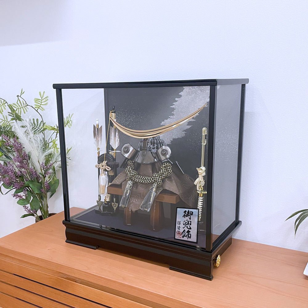 横幅47cm|ケース入り飾り|お求めやすい 武将 伊達政宗の五月人形| かっこいい| 銀色 シルバー|モダン|コンパクト おしゃれ 兜鎧飾り 端午の節句飾り こどもの日 5月人形 人気 かわいい - ひなせい 五月人形