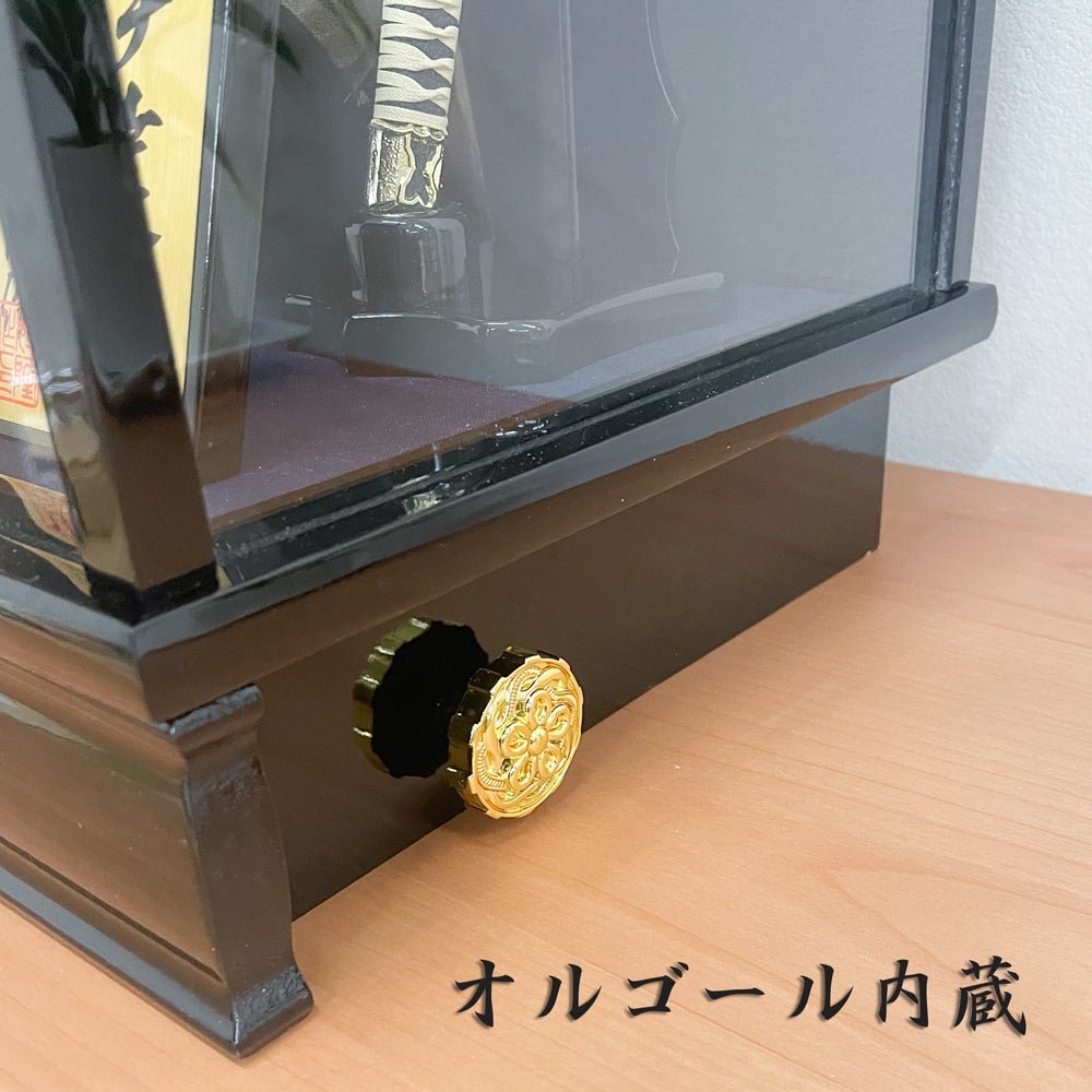 扱いやすいケース飾り|伊達政宗の兜| 五月人形|ケースタイプ|オルゴール付き|コンパクト おしゃれ 兜鎧飾り 端午の節句飾り こどもの日 5月人形 人気 - ひなせい 五月人形