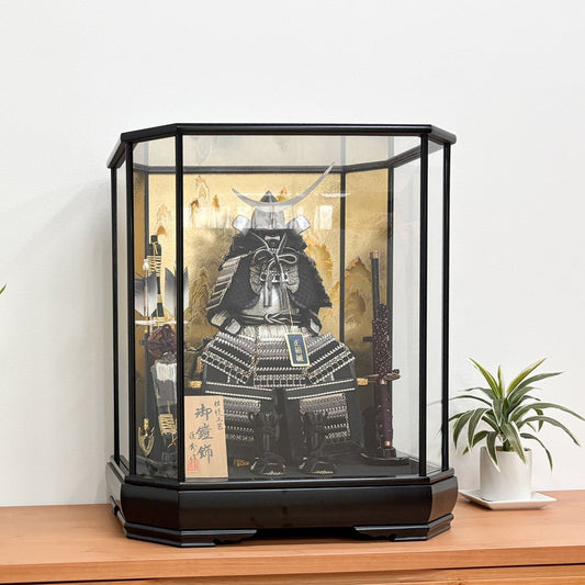 扱いやすいケース飾り|伊達政宗の鎧| 五月人形|六角ケース|コンパクト おしゃれ 兜鎧飾り 端午の節句飾り こどもの日 5月人形 人気 - ひなせい 五月人形