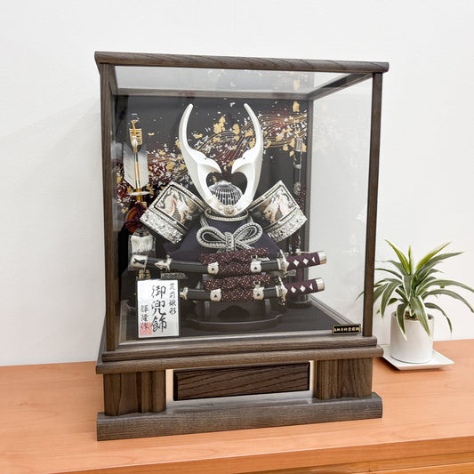 モダンなケース飾り|五月人形【ガク】|コンパクト おしゃれ 兜鎧飾り 端午の節句飾り こどもの日 5月人形 人気 - ひなせい 五月人形