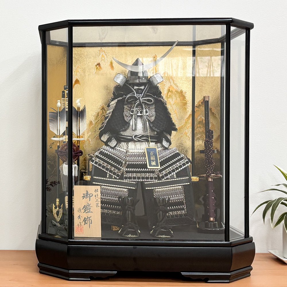 扱いやすいケース飾り|伊達政宗の鎧| 五月人形|六角ケース|コンパクト おしゃれ 兜鎧飾り 端午の節句飾り こどもの日 5月人形 人気 - ひなせい 五月人形