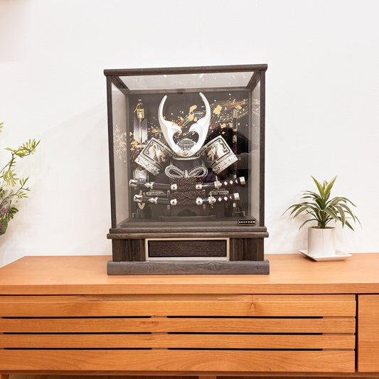 ケース入り飾り|五月人形【レン】| リーズナブル モダン|コンパクト おしゃれ 兜鎧飾り 端午の節句飾り こどもの日 5月人形 人気 - ひなせい 五月人形