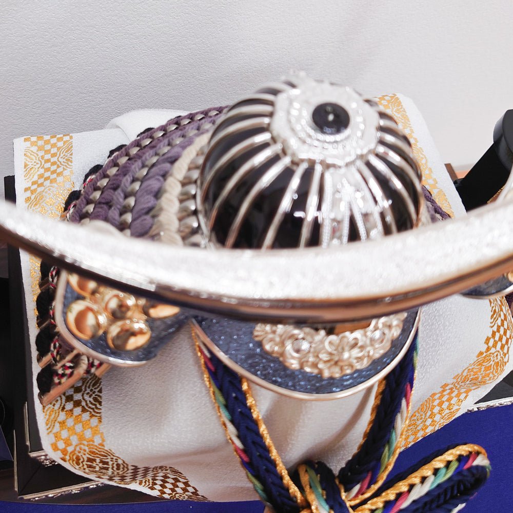 扱いやすいケース飾り|伊達政宗の兜 (札有り)| 五月人形|ブルー青|コンパクト おしゃれ 兜鎧飾り 端午の節句飾り こどもの日 5月人形 人気 - ひなせい 五月人形