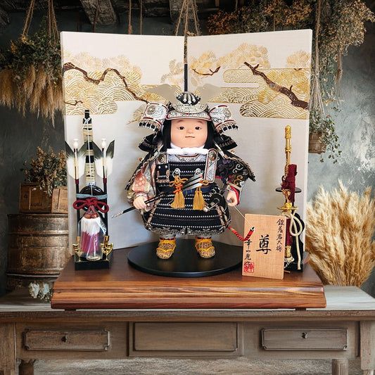 渋い子供大将飾り 尊|五月人形のかわいい|シルバー 銀色|コンパクト おしゃれ 兜鎧飾り 端午の節句飾り こどもの日 5月人形 人気 - ひなせい 五月人形