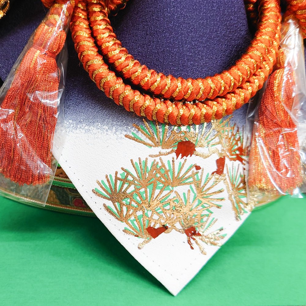 お求めやすいケース飾り|龍の前立兜|赤富士|コンパクトな五月人形|モダン|コンパクト おしゃれ 兜鎧飾り 端午の節句飾り こどもの日 5月人形 人気 - ひなせい 五月人形