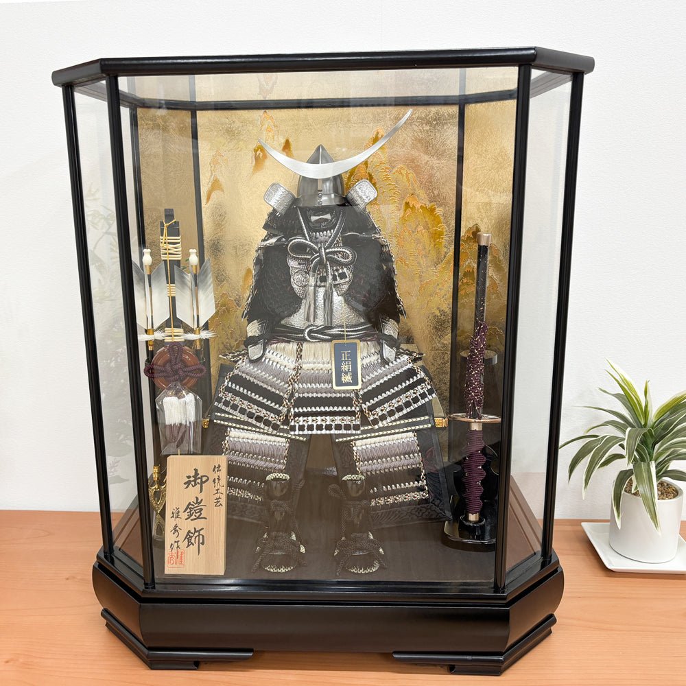 扱いやすいケース飾り|伊達政宗の鎧| 五月人形|六角ケース|コンパクト おしゃれ 兜鎧飾り 端午の節句飾り こどもの日 5月人形 人気 - ひなせい 五月人形