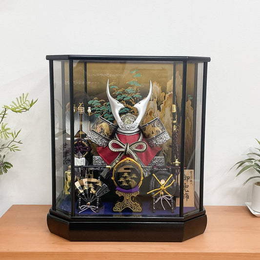 モダンなケース飾り|五月人形【キラ】|コンパクト おしゃれ 兜鎧飾り 端午の節句飾り こどもの日 5月人形 人気 - ひなせい 五月人形