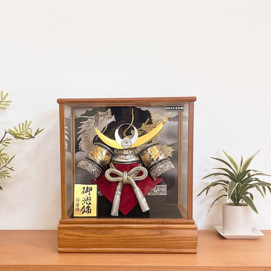 ケース入り飾り|五月人形【ライ】| リーズナブル モダン|コンパクト おしゃれ 兜鎧飾り 端午の節句飾り こどもの日 5月人形 - ひなせい 五月人形