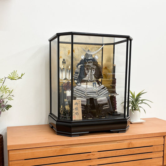 扱いやすいケース飾り|伊達政宗の鎧| 五月人形|六角ケース|コンパクト おしゃれ 兜鎧飾り 端午の節句飾り こどもの日 5月人形 人気 - ひなせい 五月人形