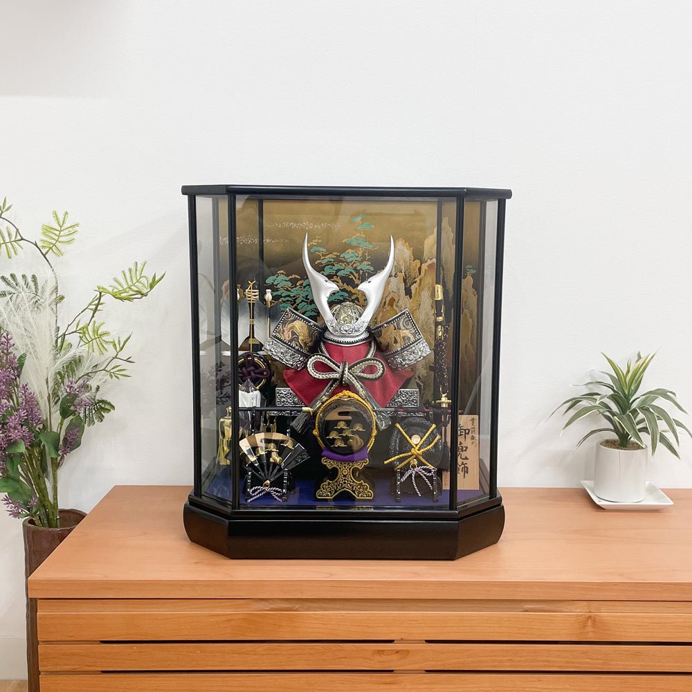 モダンなケース飾り|五月人形【キラ】|コンパクト おしゃれ 兜鎧飾り 端午の節句飾り こどもの日 5月人形 人気 - ひなせい 五月人形