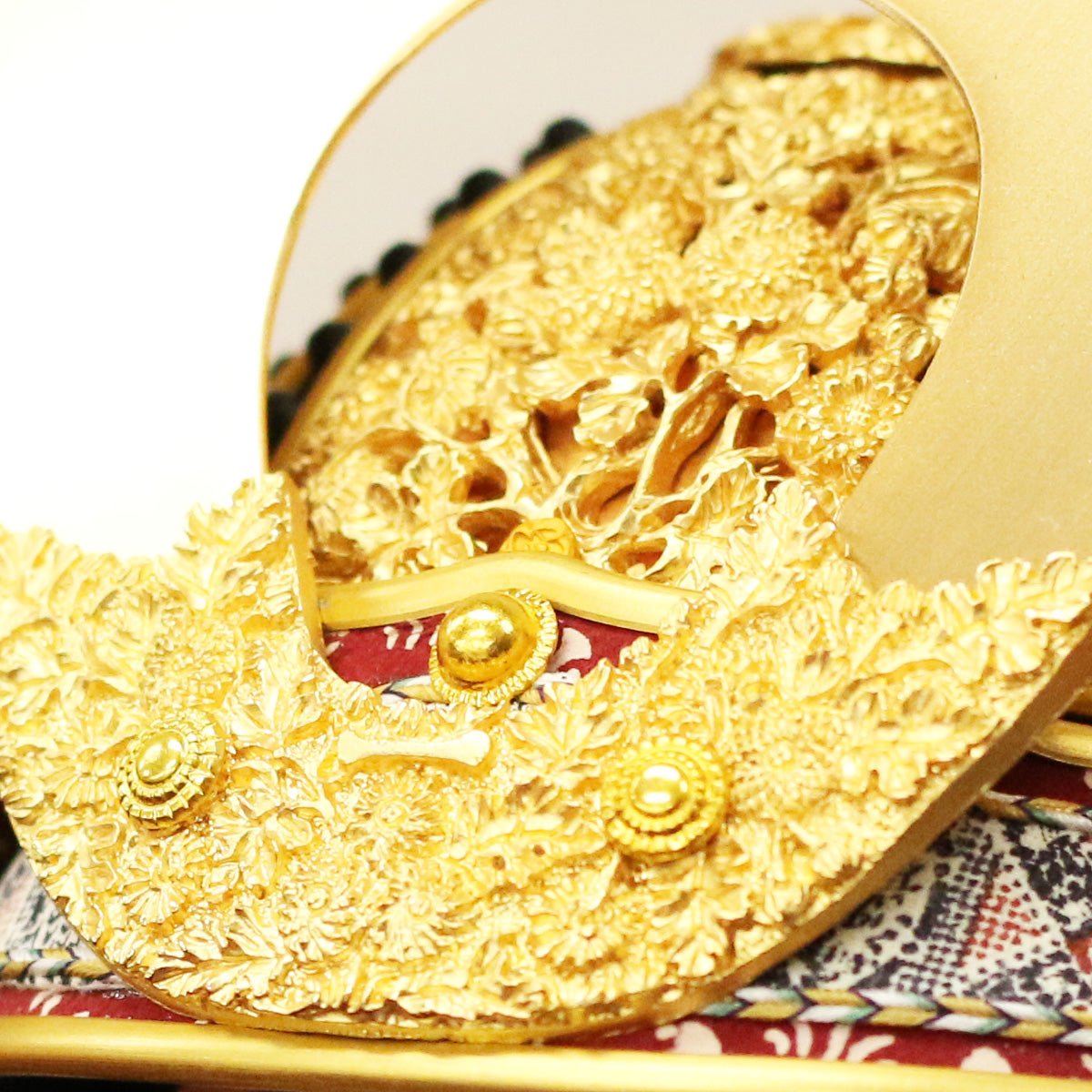 五月人形の子供大将飾り 洋| 最高級品 |国宝模写 菊一文字|コンパクト おしゃれ 兜鎧飾り 端午の節句飾り こどもの日 5月人形 人気 かわいい武者人形 - ひなせい 五月人形