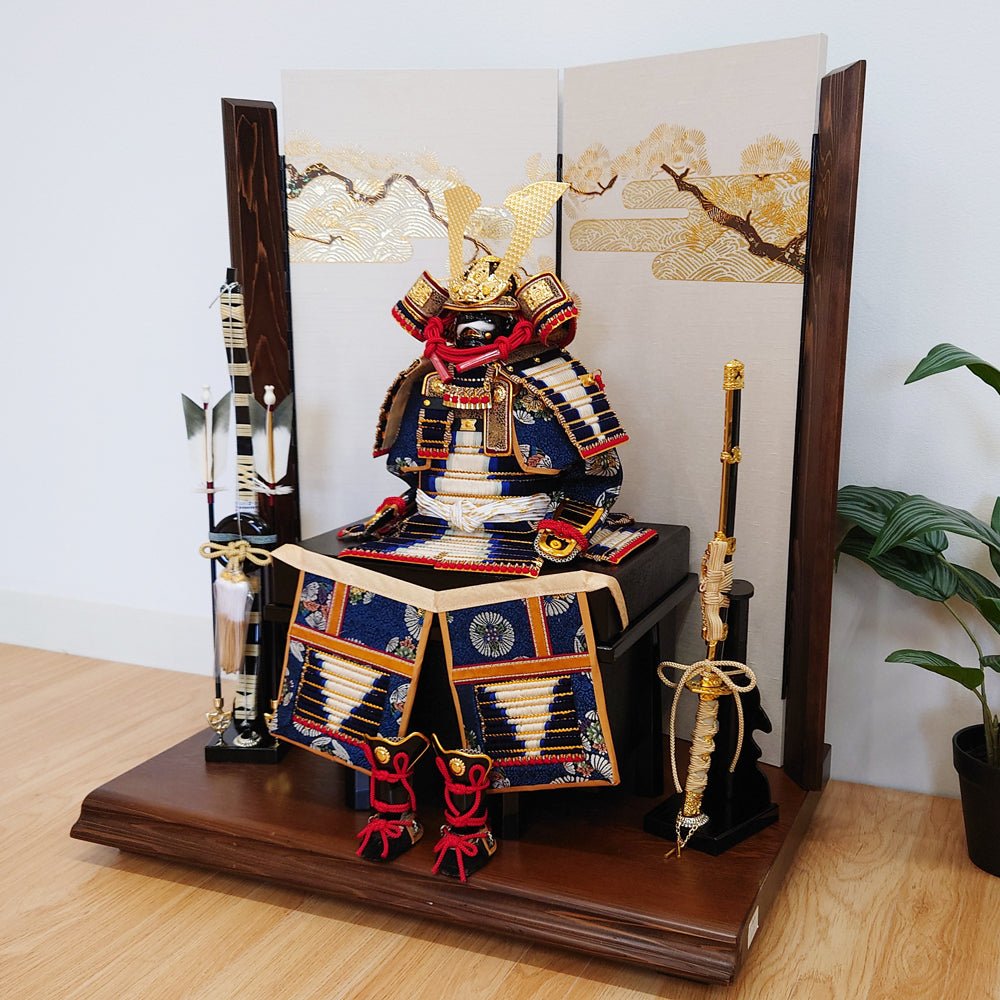 横幅60cm|7号 鎧飾り 朔太郎作 紺色|ちっちゃい美しい紺色!|五月人形|コンパクト おしゃれ 兜鎧飾り 端午の節句飾り こどもの日 5月人形 人気 - ひなせい 五月人形