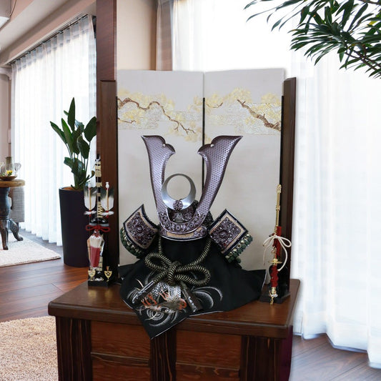 横幅66cm|翠鳳作 着用収納兜飾り くろがね|五月人形|大きい収納タイプ|おしゃれ 兜鎧飾り 端午の節句飾り こどもの日 5月人形 人気 石破首相 トランプ大統領へ - ひなせい 五月人形