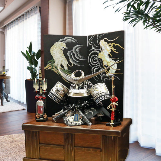 横幅66cm|着用収納兜飾り 戦国武将 上杉謙信の兜|しまえるタイプ|五月人形|おしゃれ 兜鎧飾り 端午の節句飾り こどもの日 5月人形 人気 - ひなせい 五月人形