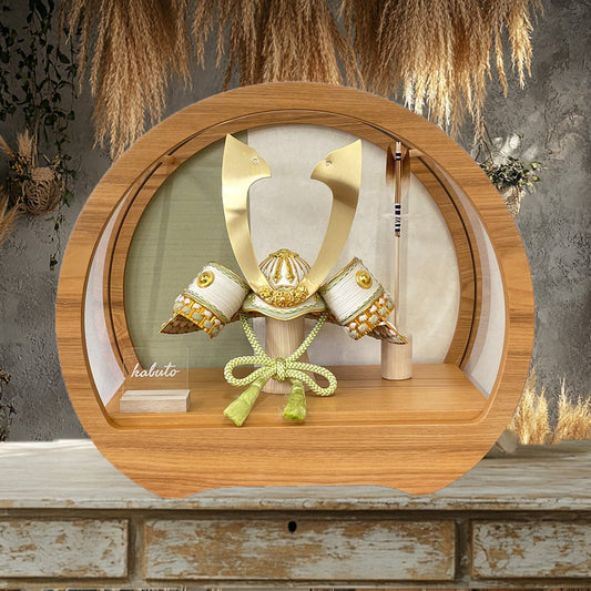 8号 くすみ色緑色|円形アクリルケース|小意気にドレスアップ|横幅45cm 五月人形 モダン|コンパクト おしゃれ 兜鎧飾り 端午の節句飾り こどもの日 5月人形 人気 - ひなせい 五月人形