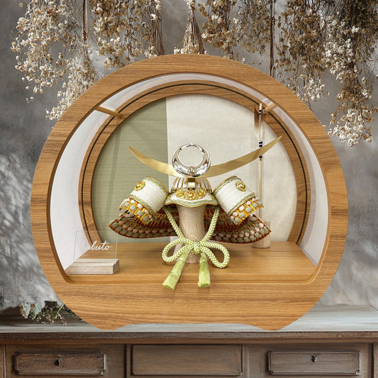 8号 くすみ色緑|上杉謙信|円形アクリルケース|横幅45cm 五月人形 |コンパクト おしゃれ 兜鎧飾り 端午の節句飾り こどもの日 5月人形 人気 - ひなせい 五月人形