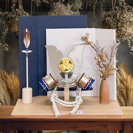 8号 青 武将 徳川家康兜飾り|兜の煌めきがキラキラ| 綺麗| 五月人形|45cm平飾り|コンパクト おしゃれ 兜鎧飾り 端午の節句飾り こどもの日 5月人形 人気 - ひなせい 五月人形