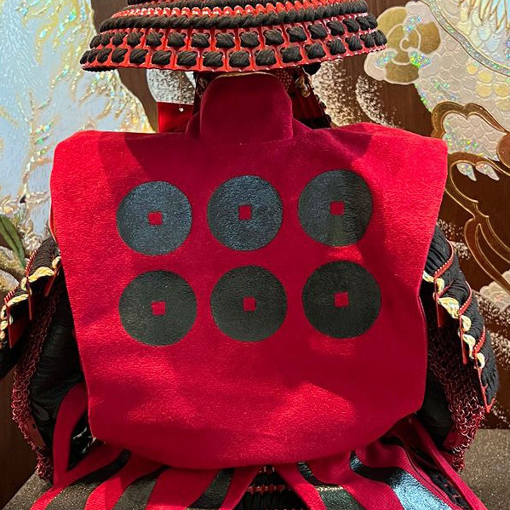 横幅85cm|10号 武将 真田幸村鎧|雄山作|赤い鎧の代表的存在!|五月人形 |六文銭|おしゃれ 兜鎧飾り 端午の節句飾り こどもの日 5月人形 人気 - ひなせい 五月人形