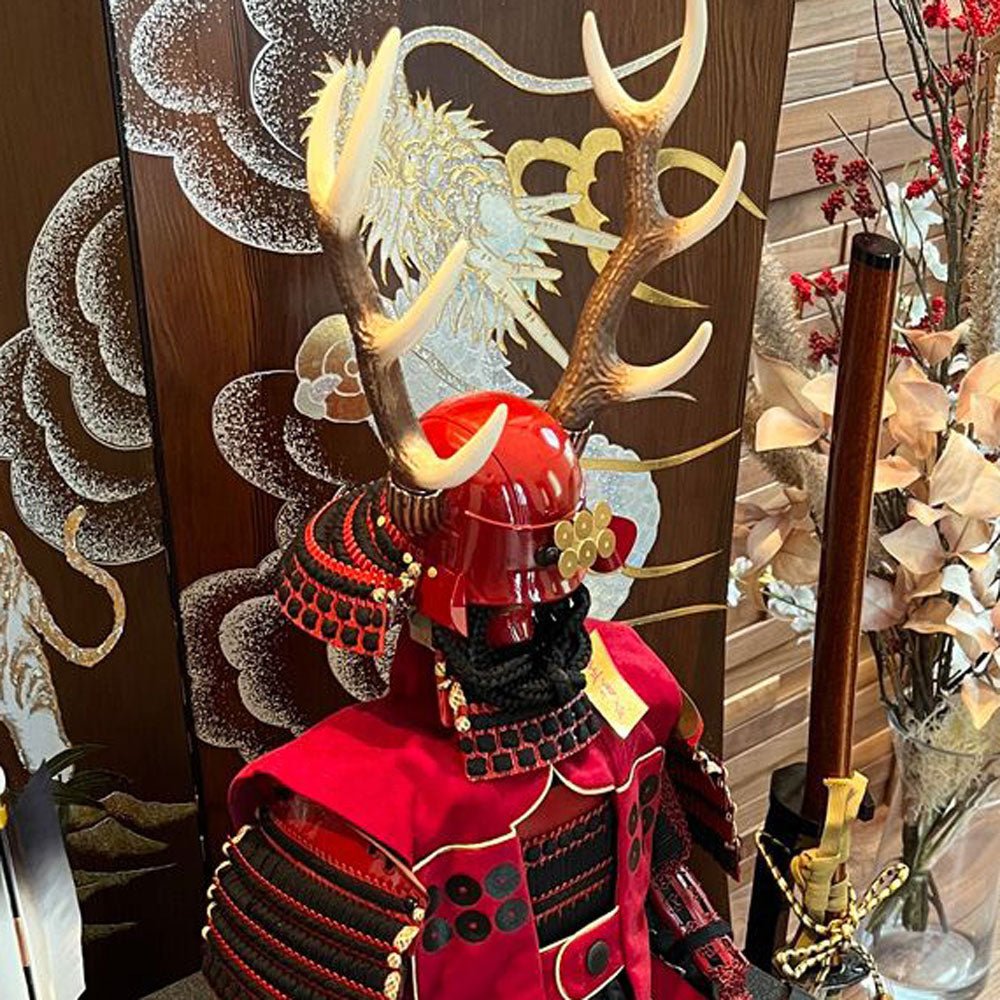 横幅85cm|10号 武将 真田幸村鎧|雄山作|赤い鎧の代表的存在!|五月人形 |六文銭|おしゃれ 兜鎧飾り 端午の節句飾り こどもの日 5月人形 人気 - ひなせい 五月人形