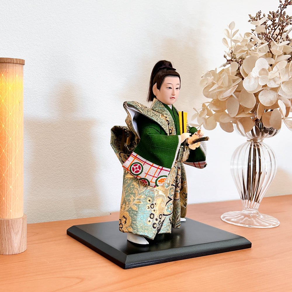 日本の伝統工芸品|侍(さむらい)着物人形 刀を持ちお顔も精密な石膏で手作り - ひなせい 五月人形
