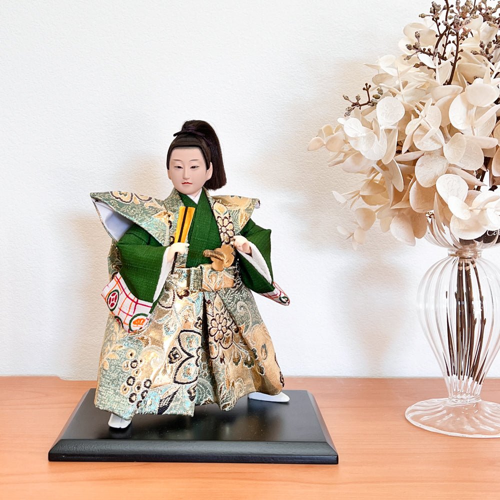 日本の伝統工芸品|侍(さむらい)着物人形 刀を持ちお顔も精密な石膏で手作り - ひなせい 五月人形