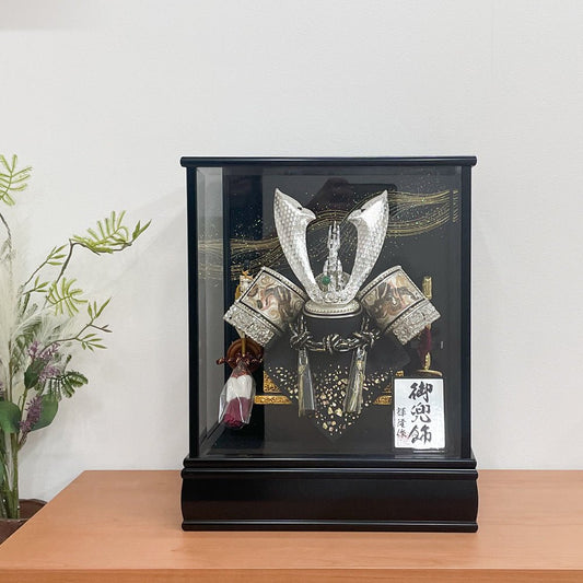 おしゃれなケース飾り|五月人形【テツ】|ブラック 豪華 リーズナブル コンパクト 端午の節句飾り こどもの日 - ひなせい 五月人形