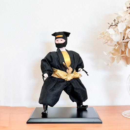 日本の伝統工芸品|忍者(にんじゃ)着物人形 刀を持ちお顔も精密な石膏で手作り - ひなせい 五月人形
