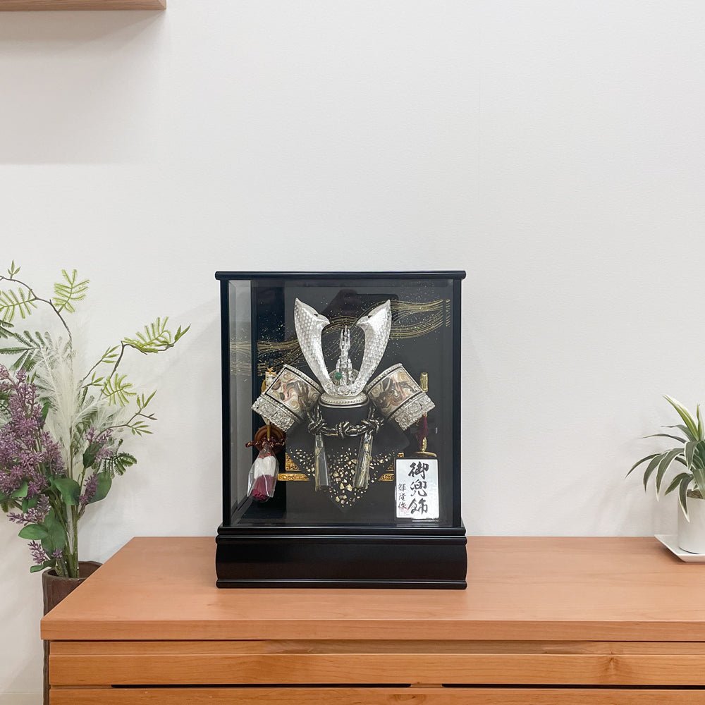 おしゃれなケース飾り|五月人形【テツ】|ブラック 豪華 リーズナブル コンパクト 端午の節句飾り こどもの日 - ひなせい 五月人形