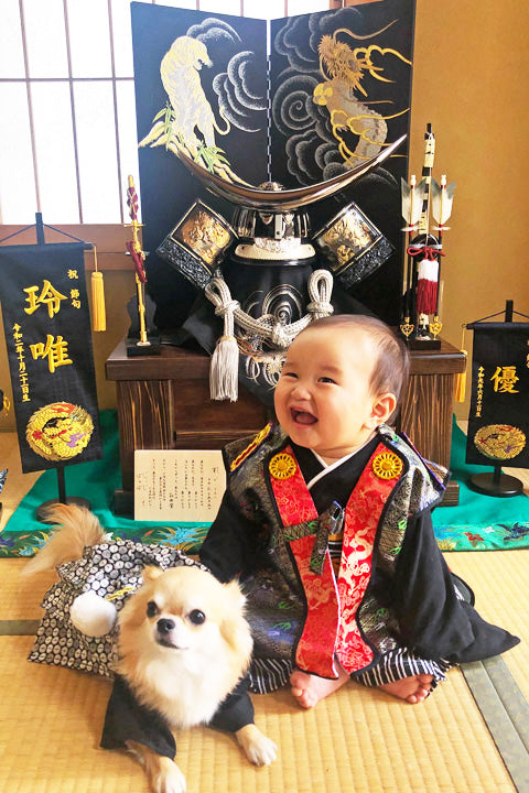 五月人形の兜飾りで端午の節句 初節句｜愛犬と 千葉県成田市の玲唯くん