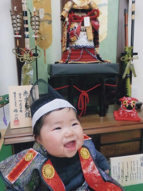 五月人形の鎧飾りで端午の節句 初節句｜じいじとばあばが大好き 焼津市の優都くん - ひなせい 五月人形