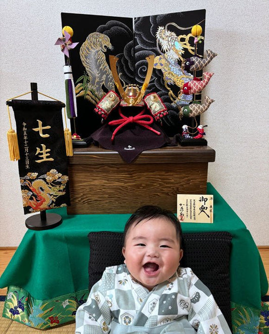 かっこいい兜ににっこにこ：静岡県静岡市の七生くん｜端午の節句 初節句 - ひなせい 五月人形