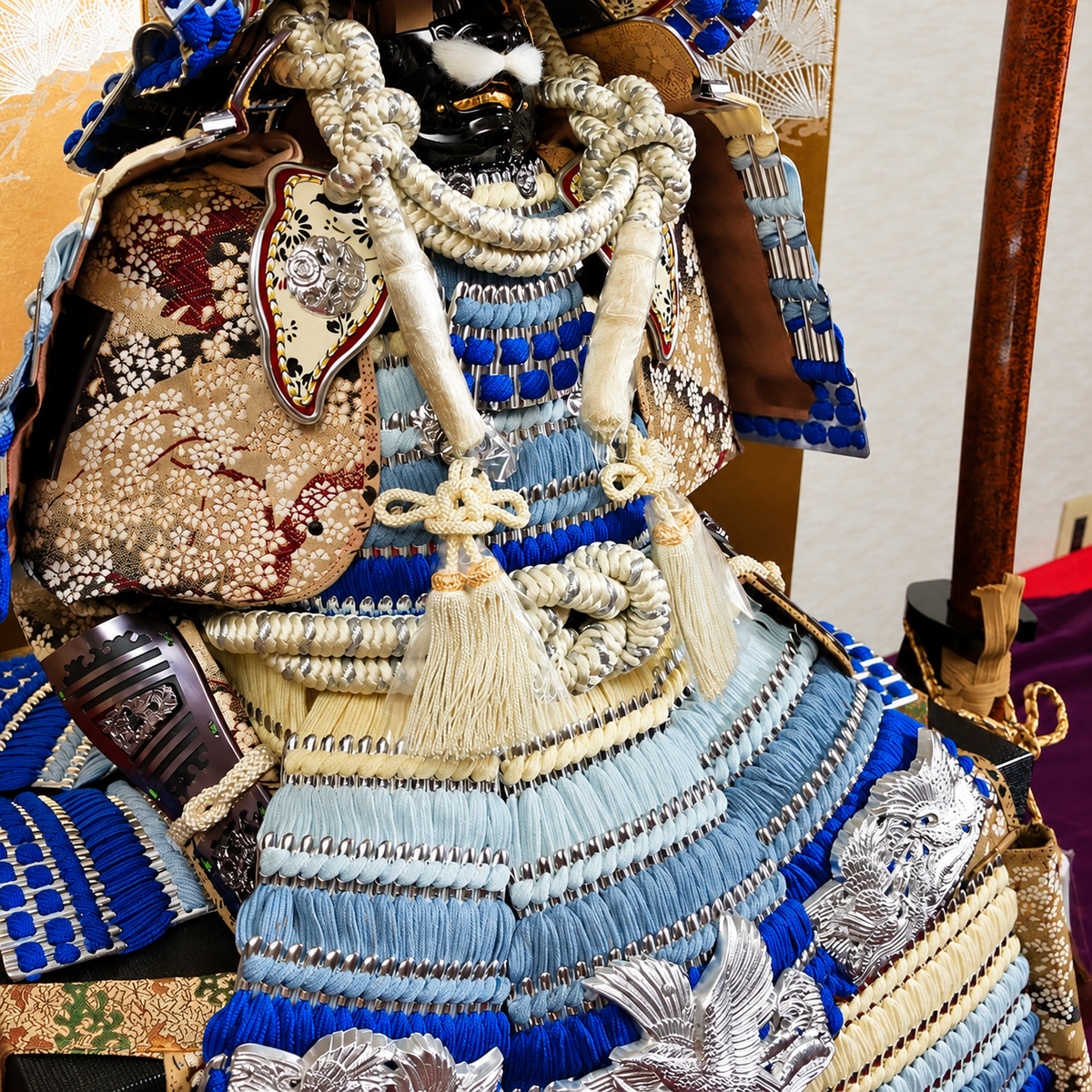 横幅85cm｜翠鳳作 12号青段鎧 ｜青色 ｜モダンで斬新な五月人形｜青い色が格好良い｜おしゃれ 兜鎧飾り 端午の節句飾り こどもの日 5月人形 石破首相 トランプ大統領へ - SAKURA ARCH（サクラ アーチ） 五月人形