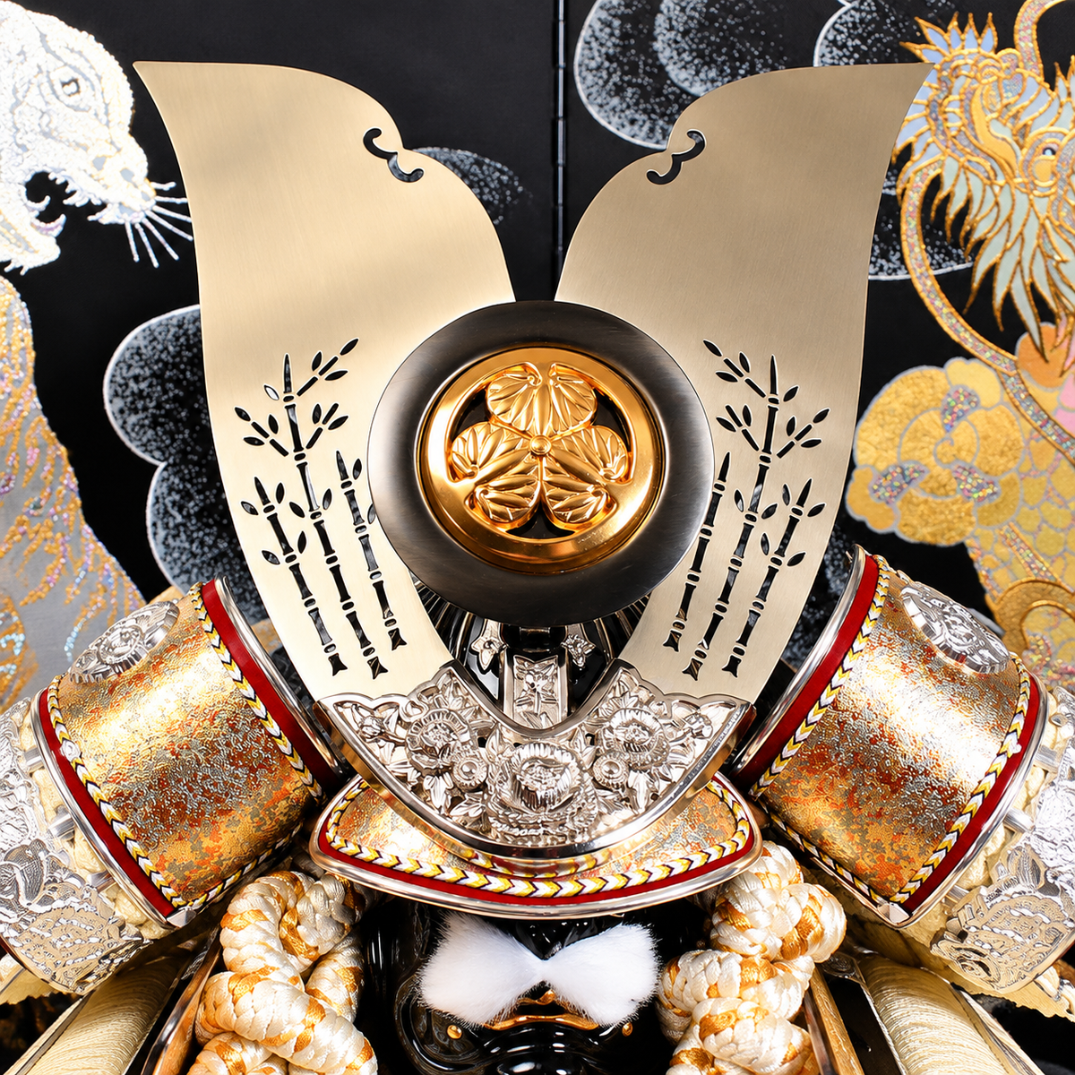横幅85cm｜翠鳳作 12号鎧 徳川家康｜おしゃれな白い五月人形｜インテリア的に飾る｜兜鎧飾り 端午の節句飾り こどもの日 5月人形 人気 石破首相 トランプ大統領へ - SAKURA ARCH（サクラ アーチ）
 五月人形