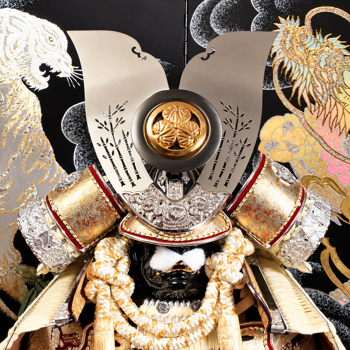横幅85cm｜翠鳳作 12号鎧 徳川家康｜おしゃれな白い五月人形｜インテリア的に飾る｜兜鎧飾り 端午の節句飾り こどもの日 5月人形 人気 石破首相 トランプ大統領へ - SAKURA ARCH（サクラ アーチ）
 五月人形