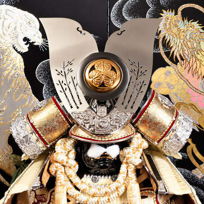 横幅85cm｜翠鳳作 12号鎧 徳川家康｜おしゃれな白い五月人形｜インテリア的に飾る｜兜鎧飾り 端午の節句飾り こどもの日 5月人形 人気 石破首相 トランプ大統領へ - SAKURA ARCH（サクラ アーチ）
 五月人形
