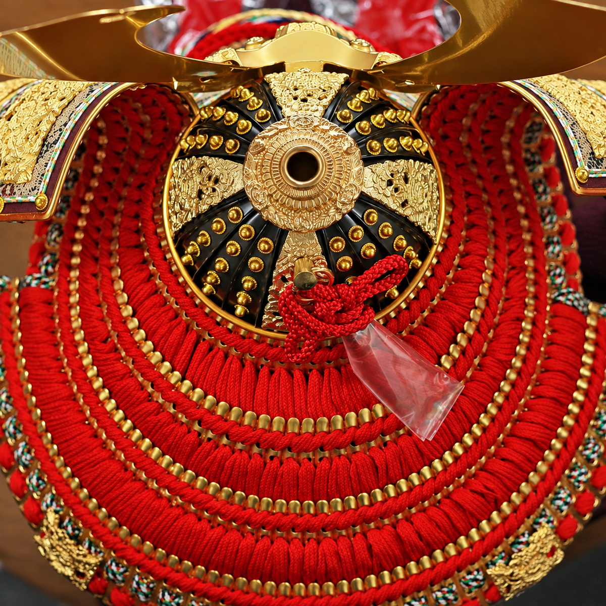 横幅46cm｜13号純金箔押兜｜小さな 五月人形 兜 兜飾り コンパクト飾り｜モダン｜コンパクト おしゃれ 兜鎧飾り 端午の節句飾り こどもの日 5月人形 人気 かわいい - ひなせい 五月人形