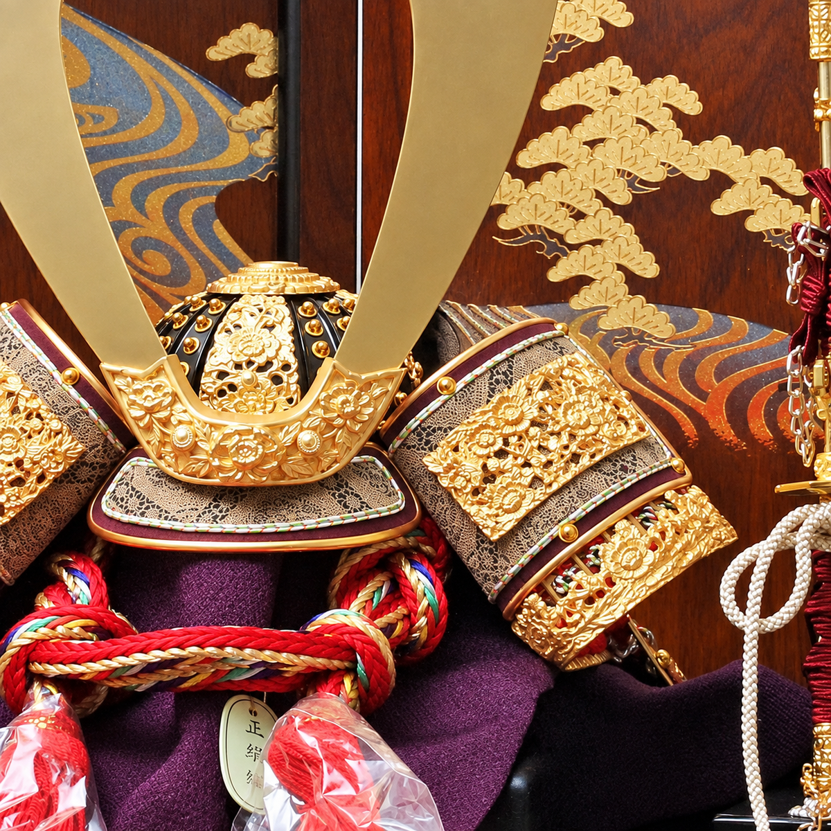 横幅46cm｜13号純金箔押兜｜小さな 五月人形 兜 兜飾り コンパクト飾り｜モダン｜コンパクト おしゃれ 兜鎧飾り 端午の節句飾り こどもの日 5月人形 人気 かわいい - ひなせい 五月人形