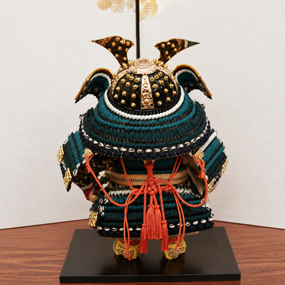 横幅45cm｜子供大将飾り 匠｜お顔がかわいい｜見惚れちゃう 五月人形｜コンパクト おしゃれ 兜鎧飾り 端午の節句飾り こどもの日 5月人形 人気 かわいい武者人形 - 五月人形 ひなせい