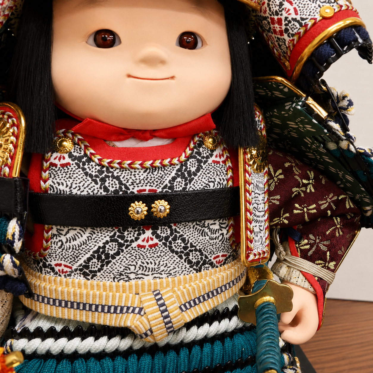 横幅45cm｜子供大将飾り 匠｜お顔がかわいい｜見惚れちゃう 五月人形｜コンパクト おしゃれ 兜鎧飾り 端午の節句飾り こどもの日 5月人形 人気 かわいい武者人形 - 五月人形 ひなせい