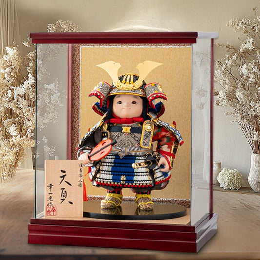 横幅30.5cm｜ケース入り 五月人形 天真(てんま) ｜節句人形｜ ガラスケース飾り｜ 子供大将飾り｜コンパクト おしゃれ 兜鎧飾り 端午の節句飾り こどもの日 5月人形 人気 武者人形 - ひなせい 五月人形