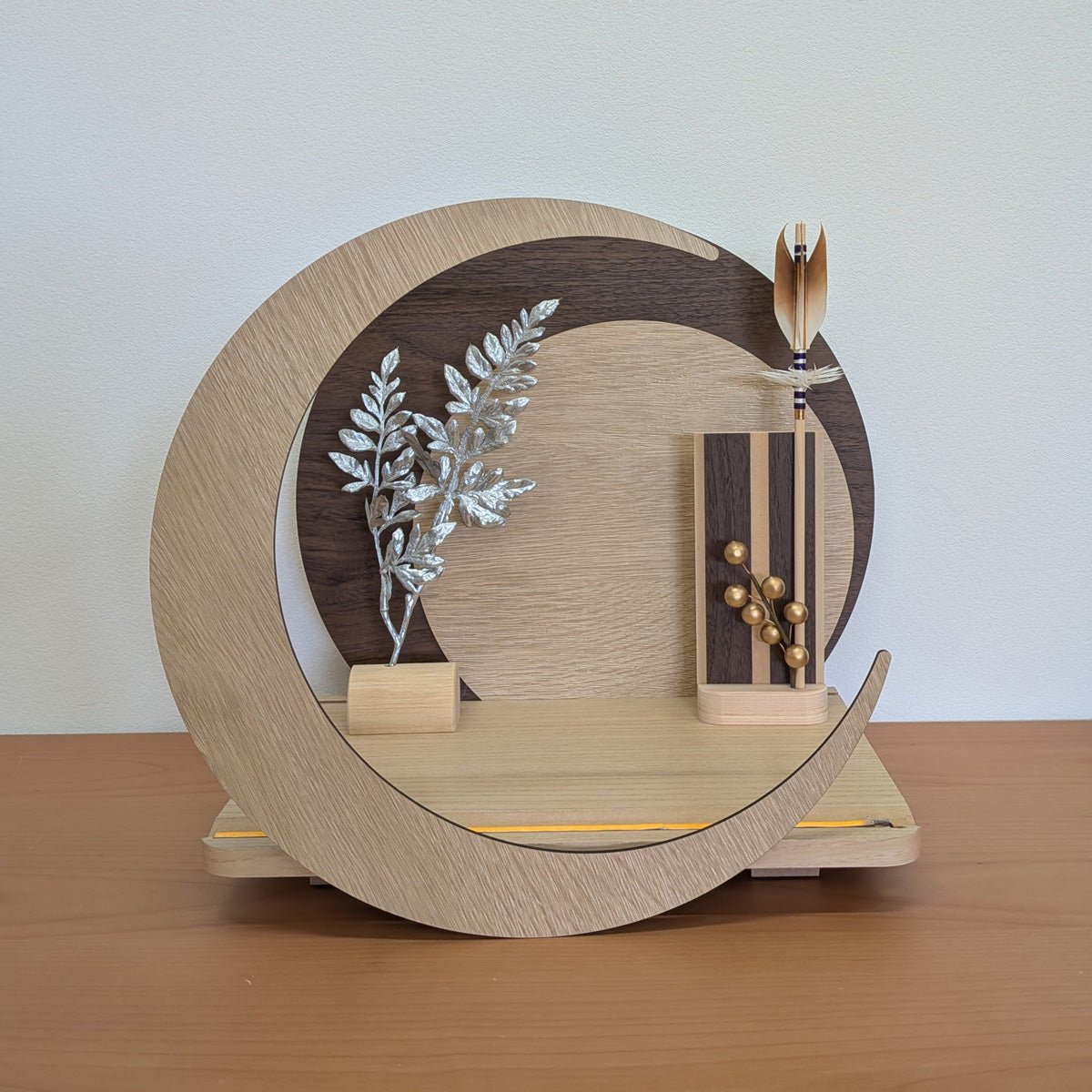 横幅30cm｜4号 くすみ色緑 ナチュラル moonlight｜電気がつく 丸いタイプ 五月人形 コンパクト｜おしゃれ 兜鎧飾り 端午の節句飾り 子どもの日 かぶと - 五月人形 ひなせい