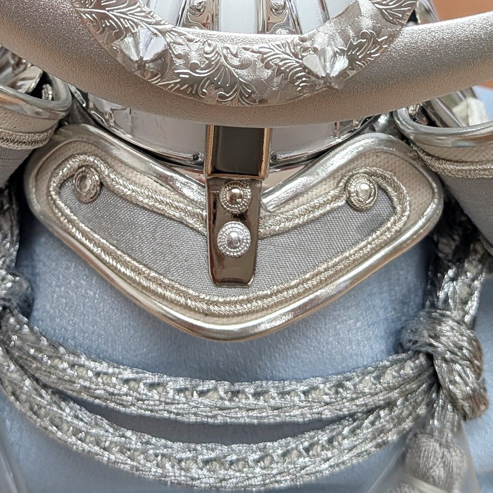 横幅30cm｜ケース入り飾り｜五月人形【5号白銀上杉兜】｜ モダンでコンパクト おしゃれ 端午の節句飾り こどもの日 5月人形 - 五月人形 ひなせい