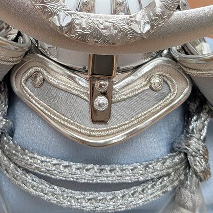 横幅30cm｜ケース入り飾り｜五月人形【5号白銀上杉兜】｜ モダンでコンパクト おしゃれ 端午の節句飾り こどもの日 5月人形 - 五月人形 ひなせい