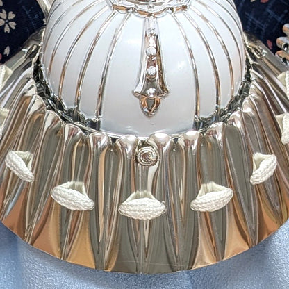 横幅30cm｜ケース入り飾り｜五月人形【5号白銀上杉兜】｜ モダンでコンパクト おしゃれ 端午の節句飾り こどもの日 5月人形 - 五月人形 ひなせい