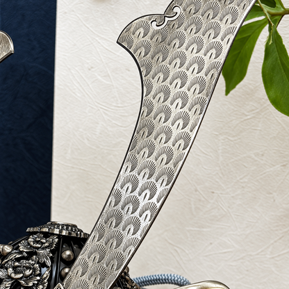 平安武久作｜8号黒小札箔散らし兜｜鍬形にブロンズ色の濃淡が貴重 五月人形｜コンパクト おしゃれ 兜鎧飾り 端午の節句飾り こどもの日 5月人形 人気 - SAKURA ARCH（サクラ アーチ） 五月人形