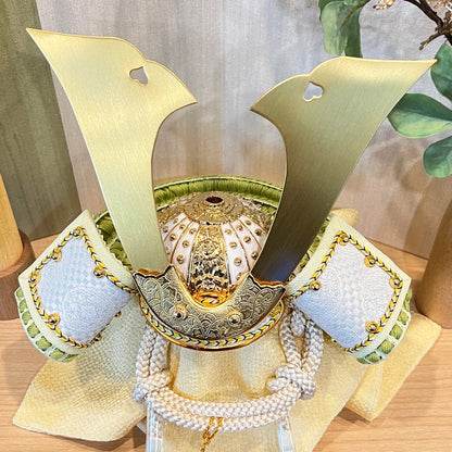 横幅35cm｜名工 小島辰広作 白1/5・中鍬緑 グリーン｜そよ風が吹き込む｜ 希少な五月人形｜コンパクト おしゃれ 兜鎧飾り 端午の節句飾り こどもの日 5月人形 人気 - ひなせい 五月人形