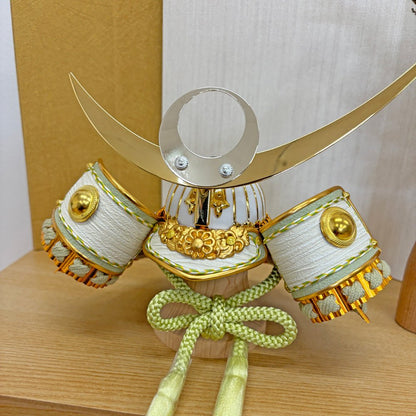 横幅37cm 五月人形｜4号｜くすみ色緑 収納 武将 上杉謙信｜雄々しい 勇気のある大胆不敵｜コンパクト おしゃれ 兜鎧飾り 端午の節句飾り こどもの日 5月人形 人気 かわいい - ひなせい 五月人形
