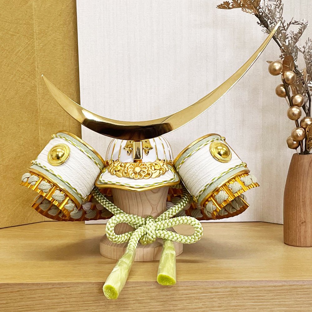 横幅37cm 五月人形 収納兜飾り｜４号｜くすみ色緑｜ 武将 伊達政宗｜果敢で勇気がある 学問に励む｜コンパクト おしゃれ 兜鎧飾り 端午の節句飾り こどもの日 5月人形 人気 かわいい - ひなせい 五月人形